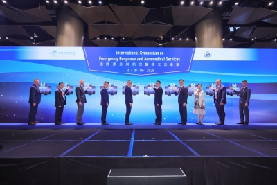 政府飛行服務隊於六月十六日至六月十八日舉行「國際應急與航空醫療交流會議」。 圖示保安局副局長卓孝業（左五）、國家交通運輸部救助打撈局局長王雷（右五）、政府飛行服務隊總監廖嘉俊（右四）與其他嘉賓今日（六月十七日）主持開幕禮。